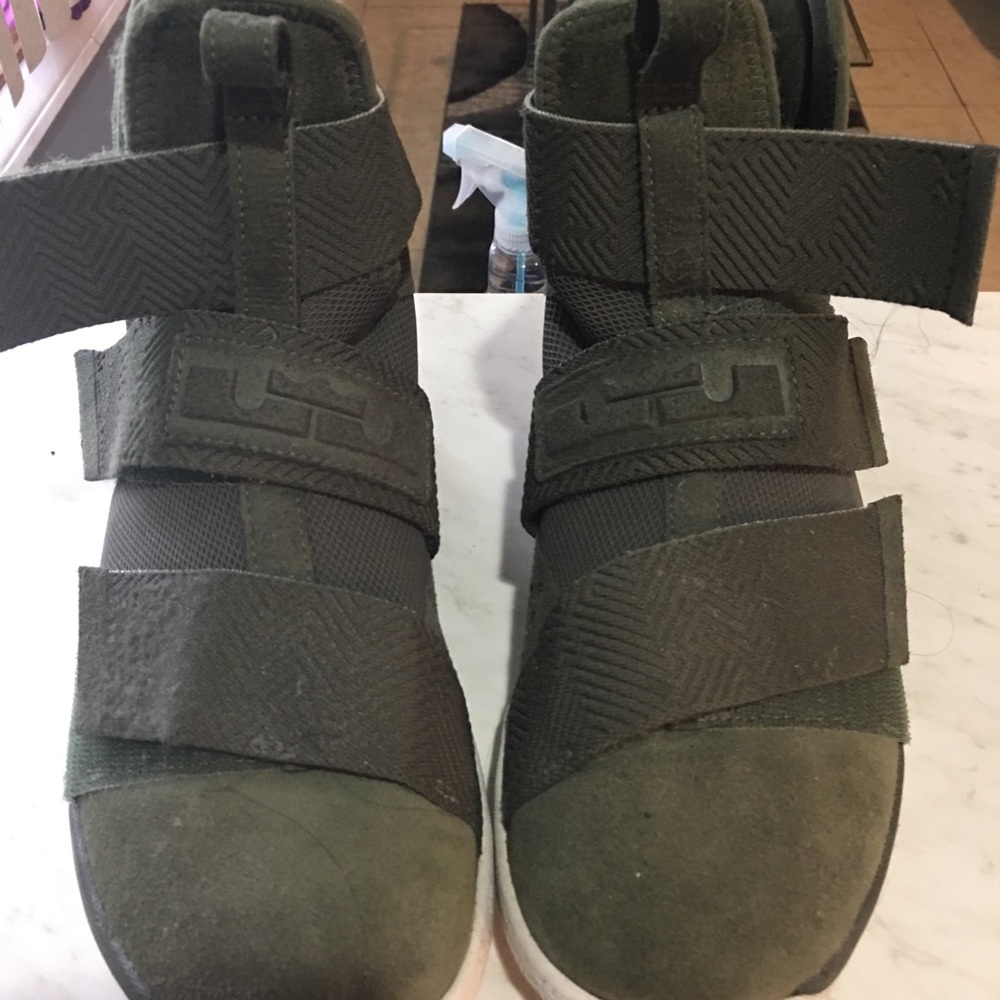 Lebron basketball sneakers